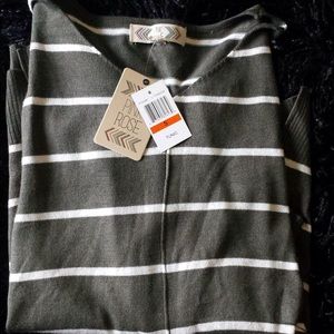 Pink Rose, Small, lightweight 3/4 green shirt